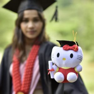 Graduation Hello kitty 17cm 3 Graduation Hello kitty 17cm - Image 3