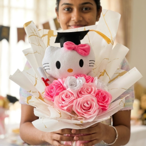 Graduation hello kitty 17cm with ribbon flower bouquet